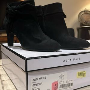 Alex Marie (Dillards) ankle boots with 3 in heel Black suede